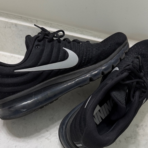 Nike Men's Black Airmax Sneakers size 12 - Picture 2 of 7